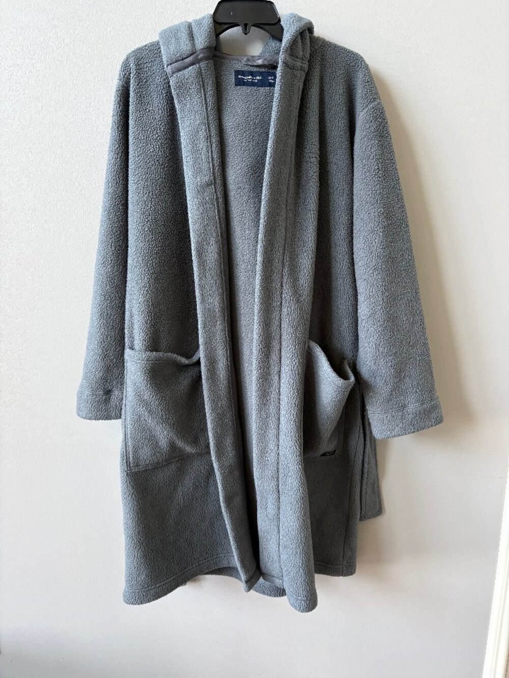 Men's Abercrombie and Fitch Charcoal Gray Hooded, Faux Fur robe XS/S